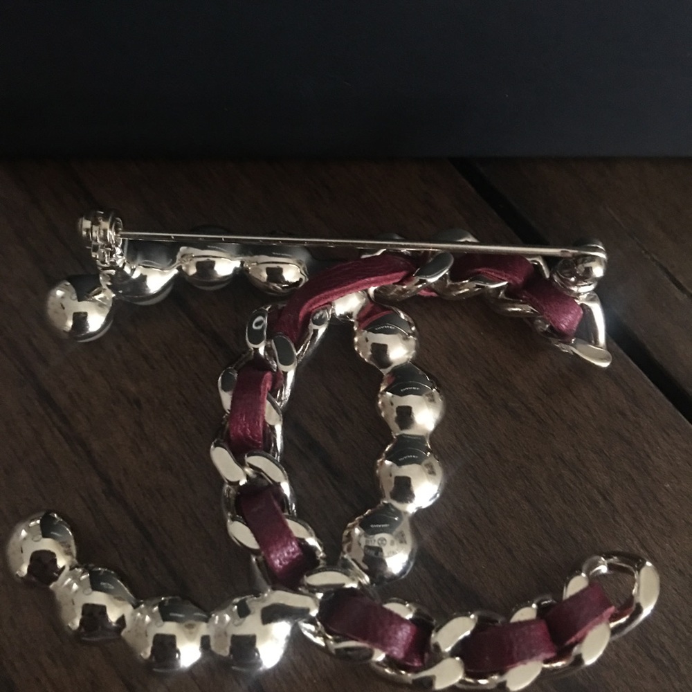 Chanel brooch - Picture 2 of 2